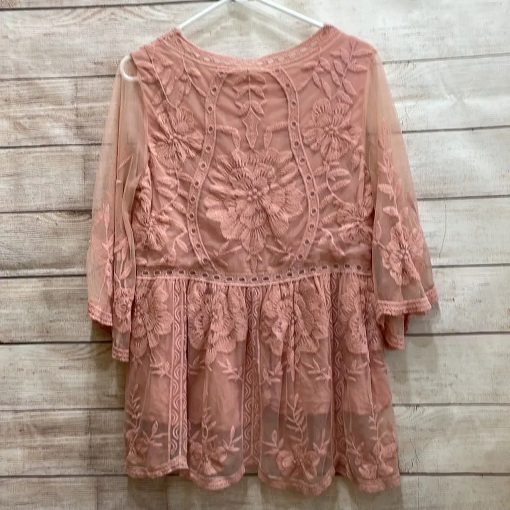 ENTRO CHANGE OF HEART EMBROIDERED‎ LACE TOP IN BLUSH